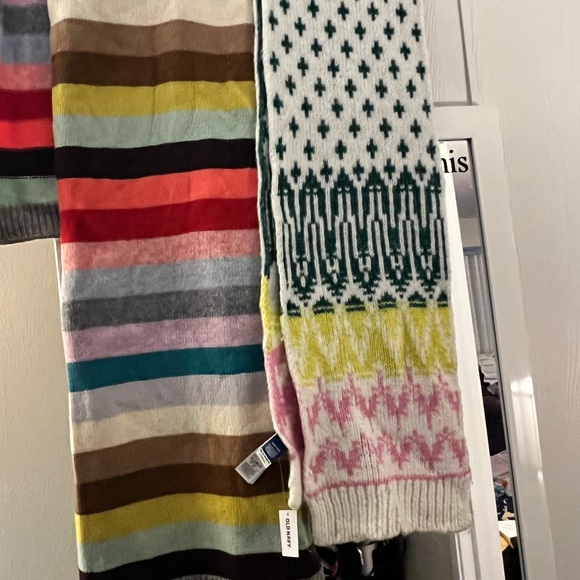 Gap + Old Navy Scarf Bundle - Picture 3 of 4